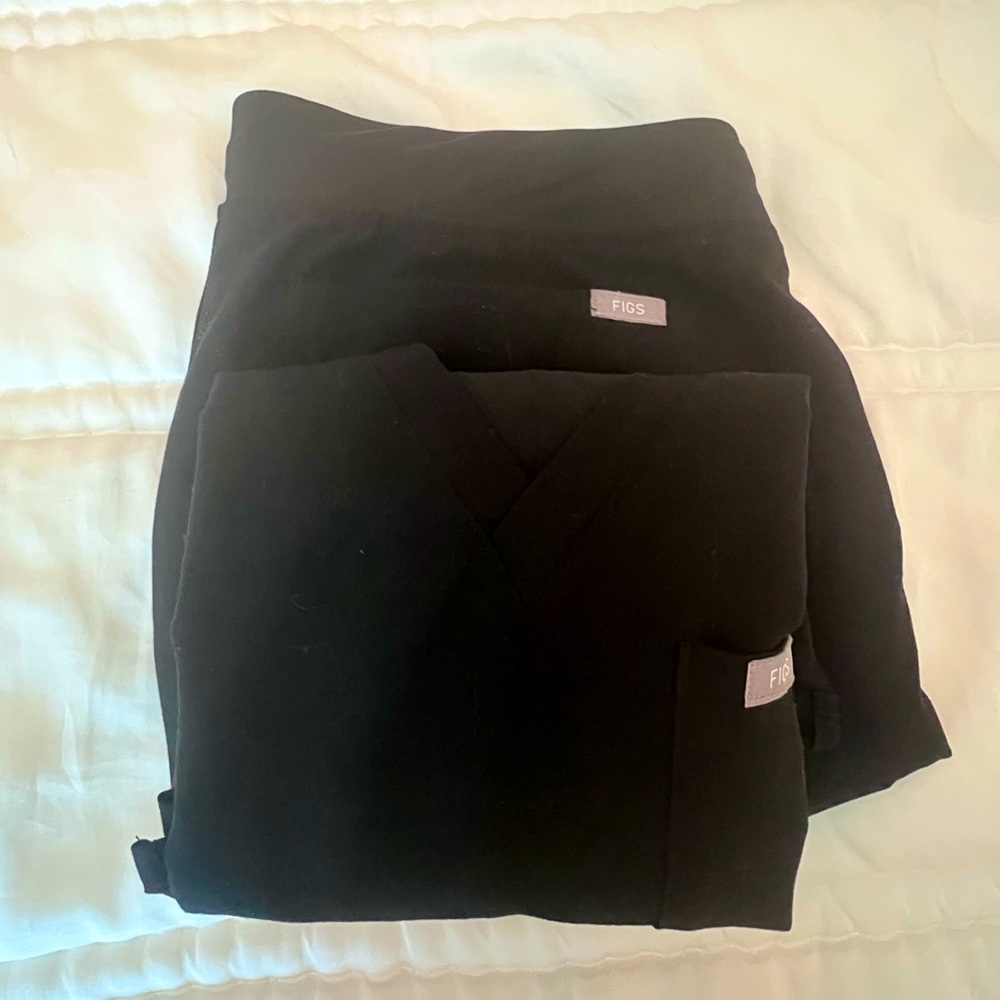 Figs like new black set of petite top and joggers